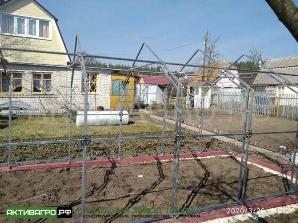 Теплица «Ударница Англичанка», ширина 2.5/3 м, труба 20х20 + 20х20 Теплица «Ударница Англичанка», ширина 2.5/3 м, труба 20х20 + 20х20