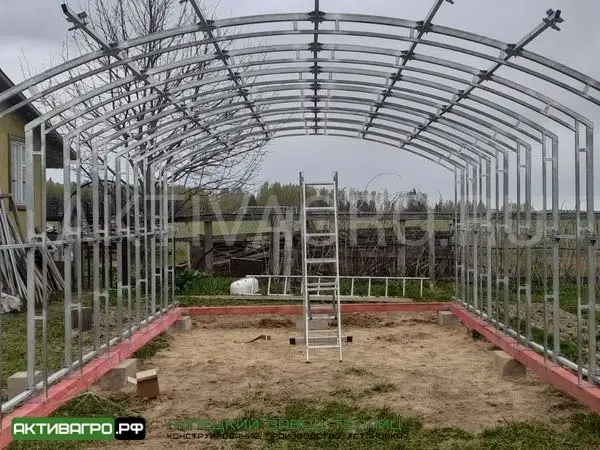 Теплица Ударница Благодатная, ширина 3/3.5 м, труба 40х20 + 20х20 Теплица Ударница Благодатная, ширина 3/3.5 м, труба 40х20 + 20х20