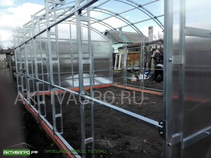 Теплица Ударница Благодатная, ширина 4/5 м, труба 40х20 + 20х20 Теплица Ударница Благодатная, ширина 4/5 м, труба 40х20 + 20х20