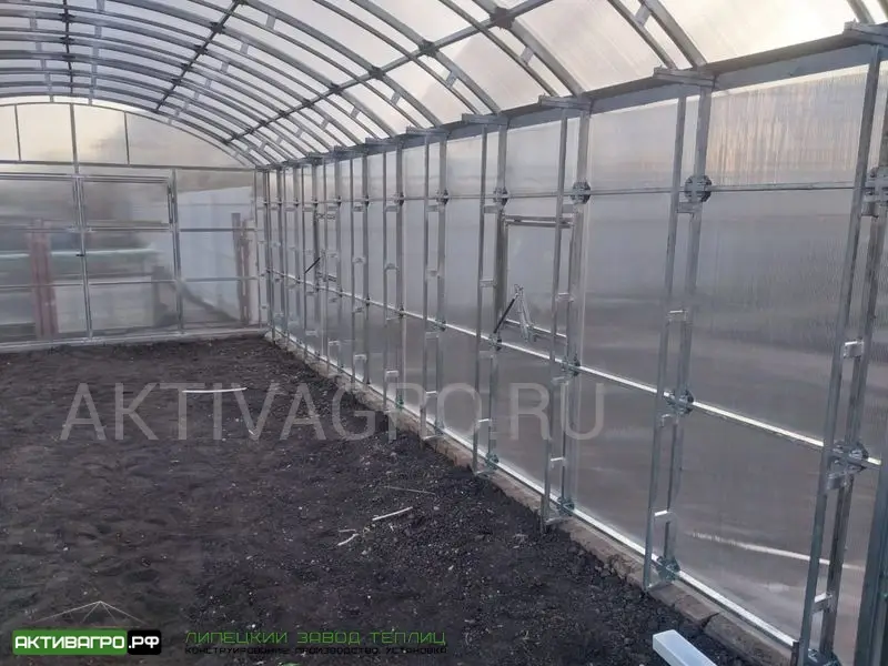 Теплица Ударница Благодатная, ширина 4/5 м, труба 40х20 + 20х20 Теплица Ударница Благодатная, ширина 4/5 м, труба 40х20 + 20х20